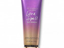 Lotiune stralucitoare, Victoria's Secret, Love Spell Shimmer, 236 ml