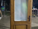 Vând 3 uși brad cu tot cu glafuri