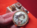 Cadou inedit- vintage pocket /pill box de colectie,cu pisica