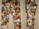 Pantaloni noi, stil jeans, cu print floral pictural
