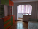 Apartament cu 3 camere, decomandat, et. intermediar-Zona I.T.C