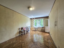Apartament cu 3 camere, etaj intermediar, zona Circumvala...
