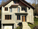 Casă / Vilă la gri in Pangarati Neamt