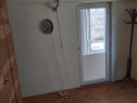 Apartament 3 camere, semidecomandat, 4/8, în zona Tineretul