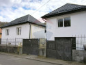 Casă complet renovată cu două unități locative – M...