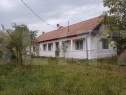 Casa tărănească in centru Hătuica