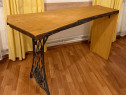 Mese vintage din lemn masiv de brad cu picior din fonta mașină Singer