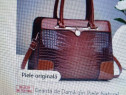 Vand doua genti de dama, una culoare negru si cealalta rosu burgundy
