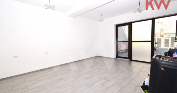Spatiu comercial 1 mai, parter si etaj - casa cu loc de parc