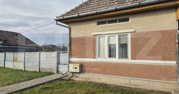 Casa de vanzare nazna strada principala 1400 mp teren