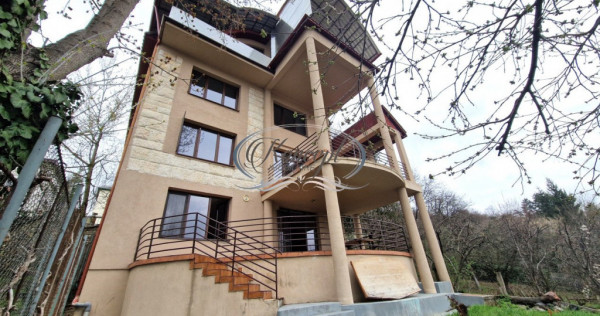 Casa exclusivista pentru birouri/salon sau locuinta