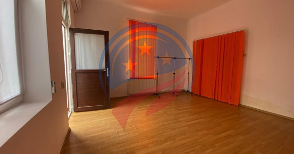 Spatiu central 25 metrii patrati acces stradal