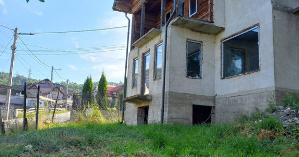 Casa in comuna rucar, argeș, strada scărișoara