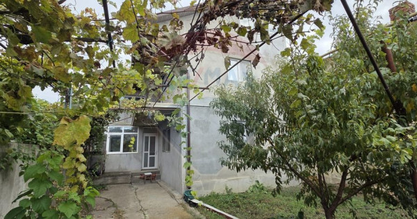 Casă / vilă cu 5 camere de vânzare în zona obor