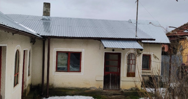 Teren 507mp cu casa batraneasca