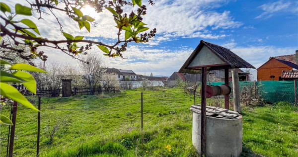 Teren extins de 1600 mp cu casa traditionala in ilieni, cent