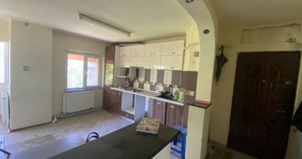 Apartament de 77mp , 3 camere decomandat et.2/4 langa biser