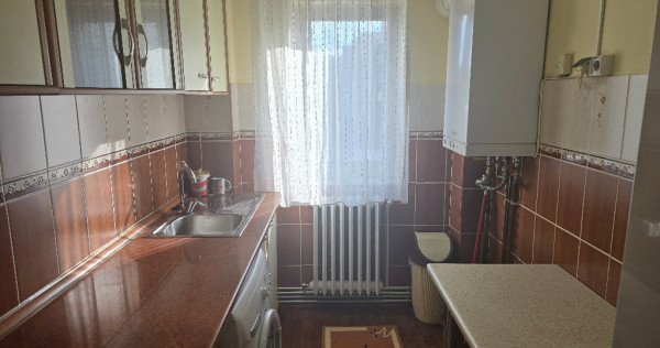 Vand apartament 2 camere in deva, piata centrala, decomandat, mobilat