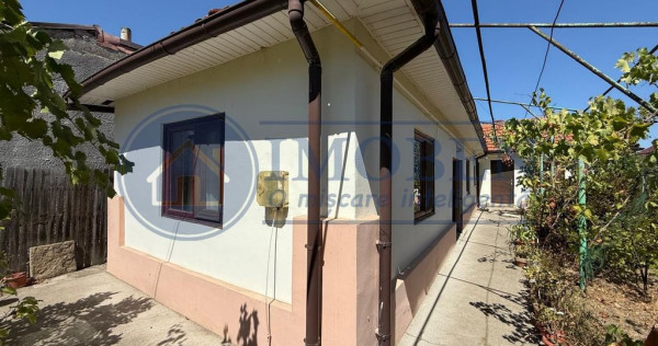 Brestei-strada principala-casa veche-teren 800mp-investit...