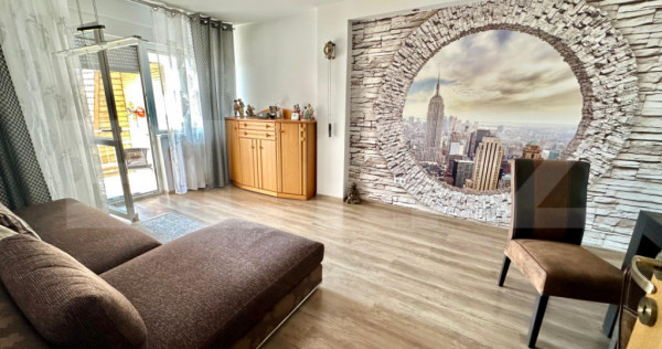 Apartament 3 camere,2 balcoane,complet renovat,zona centrala