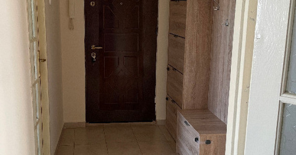 Proprietar vand apartament decomandat 3 camere in zona girocului