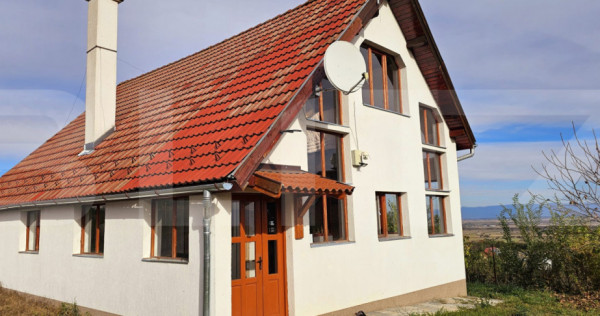 Casă de vanzare, sub pădure, într-un cadru natural deoseb