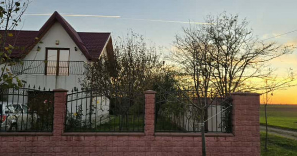 Casa 197 mp, garaj, foisor, gratar, teren 780 mp la 100 m d