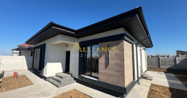 Casa individuala pe parter cu 4 camere // 2 bai // panouri 3