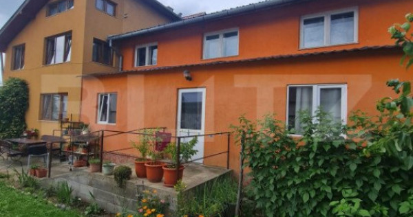 Casa individuala, 180 mp, 7 camere, 4 bai, 400 mp de teren,