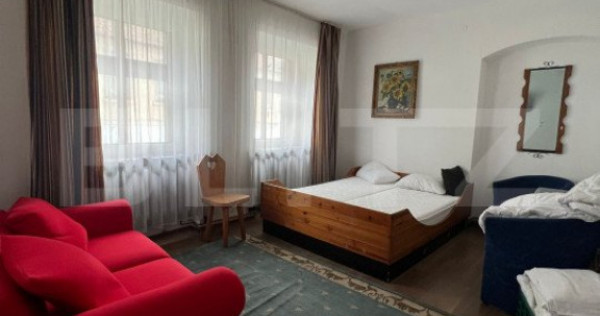 Casa de inchiriat 6 camere, 220 mp, situată în orasul de j