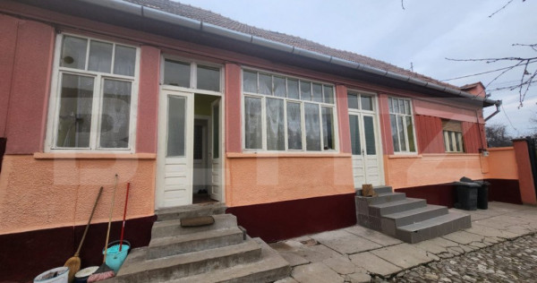 Casa individuala,cu 3 camere,90 mp utili,1100 teren,ighiu