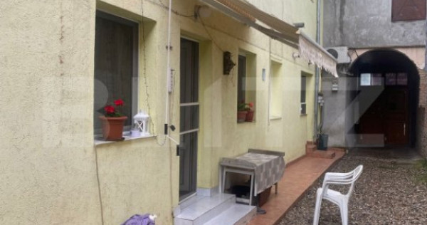 Casa de vanzare, cu 4 camere, 127 mp, 207 mp teren, zona cen