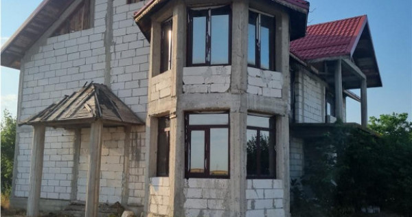 Casa -vila si teren 1016mp in nanov -adamesti