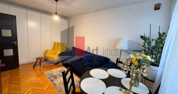 Apartament cu 3 camere de vanzare in zona pajura.