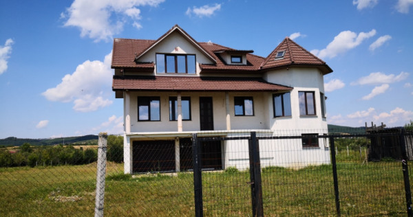 Casă p+1+m, 350 mp,teren 70 arii, la 9 km de bistrița