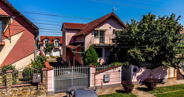 Vilă cu 6 camere în zona rezidențială - poltura