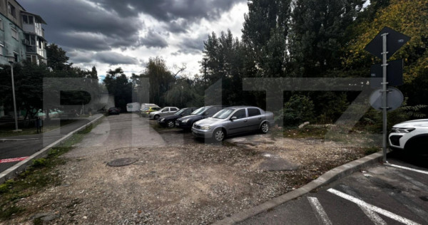 Teren intravilan de vanzare, 702 mp, zona 9 mai