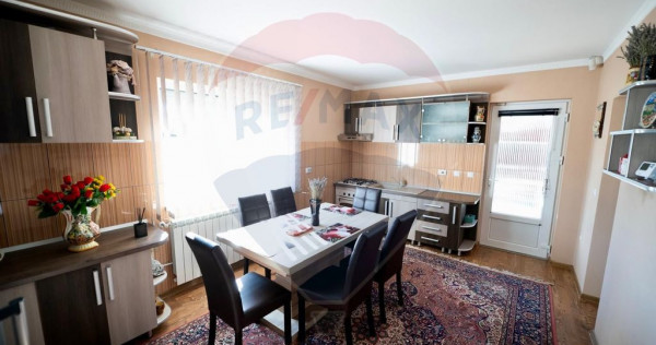 Casă / vilă cu 5 camere de vânzare cu teren 2687mp in ...