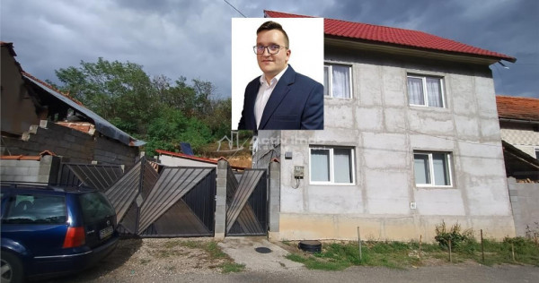 Petrosnita, casa la curte cu garaj si teren de 900 mp