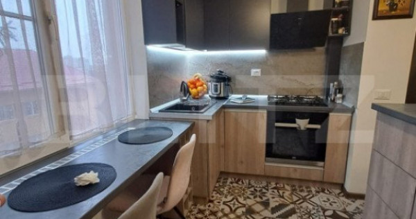 Apartament de vanzare, cu 2 camere, 53 mp, zona tractoru