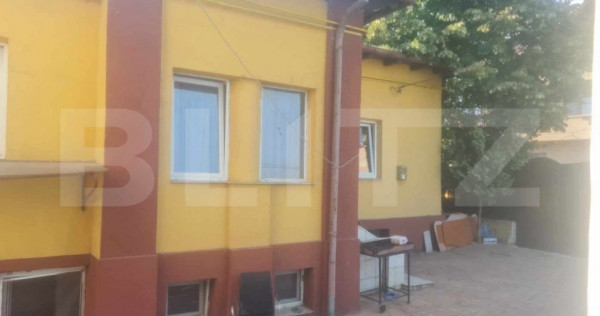Casă cu 5 camere, d+p, 180 mp, centrală, ac, curte de 200