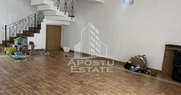Casa cu 5 camere, curte, garaj, zona girocului
