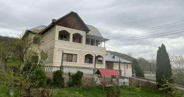 Casa cu etaj 5 camere plus bucătărie 2 bai