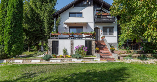 Vila exclusivista drumul poienii / pretabil regim hotelier