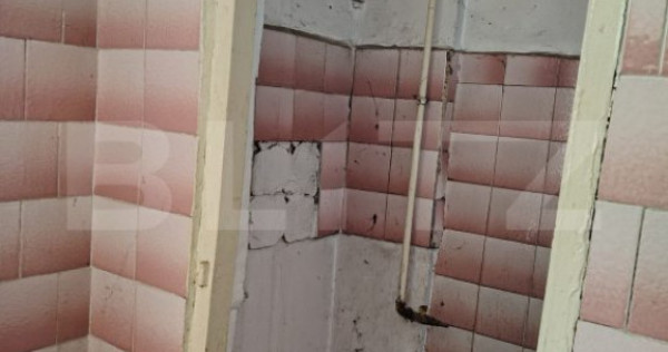 Apartament de vanzare, cu trei camere decomandat, 70 mp, zon