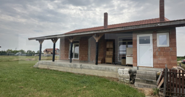 Casa la roșu 3 camere, 144 mp, 584 mp teren, zona cionchest