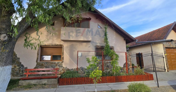 Casa cu mansarda in mișca jud arad
