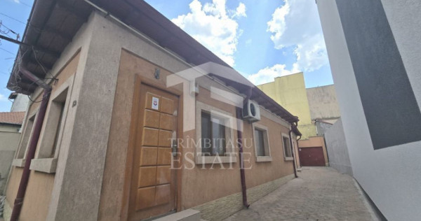 Centru- casa de inchiriat pentru birouri.