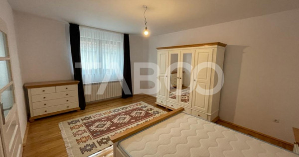 Casa individuala 2 camere renovata complet cu garaj si curte