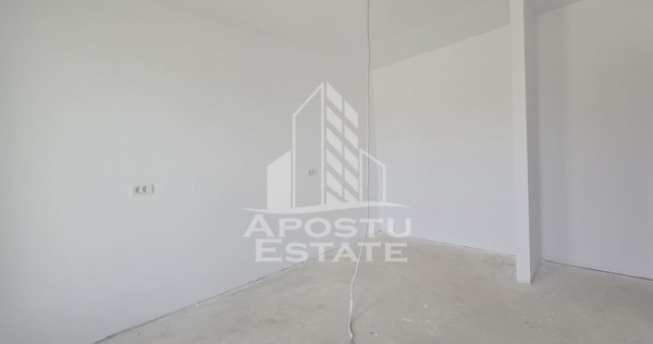 Jumatate de duplex pe parter cu 3 camere si 2 bai, sag